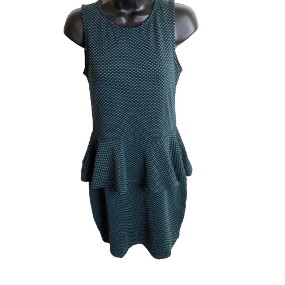 Isle NWT sleeveless black/green dress size small